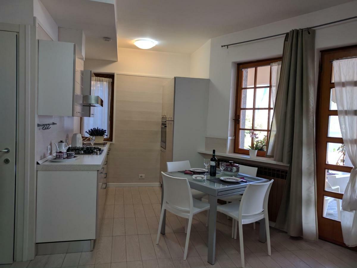 Gina'S Apartment Riva di Solto Luaran gambar